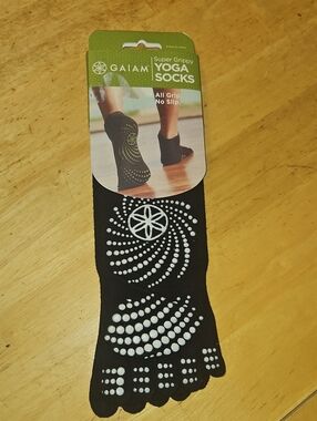 GAIAM Black Super Grippy Yoga Toe Socks